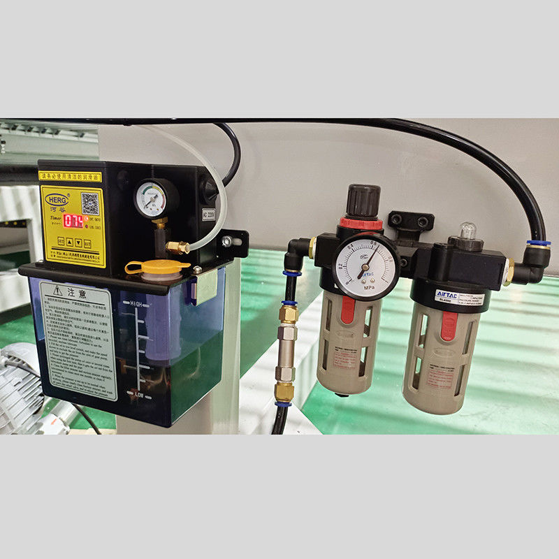कुशल एक्रिलिक डिजाइन काटने की मशीन सटीकता 3800 मिमी काटने की लंबाई 11kw सिर देखा मोटर
