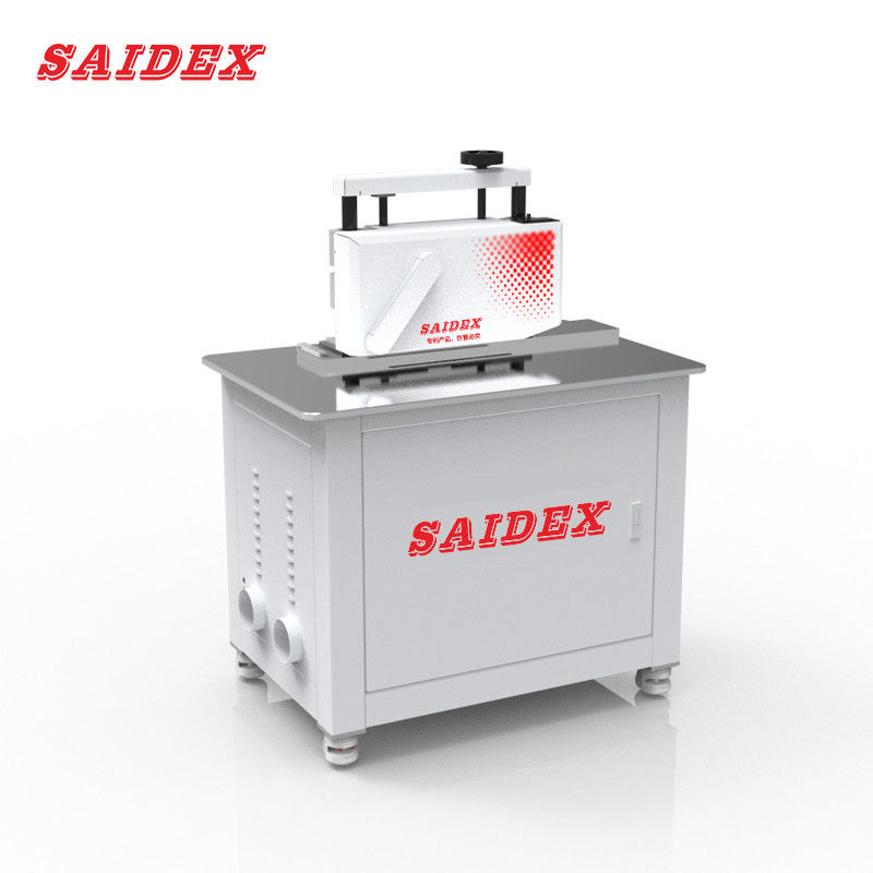 3.5KW 380V स्ट्रेड 45 डिग्री PMMA/PE/PC/PS के लिए दो तेजी से घूर्णन तेज देखा के साथ